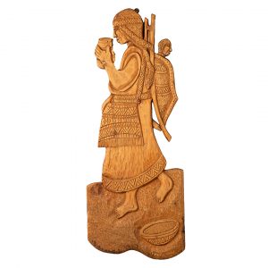tallado madera mujer mapuche